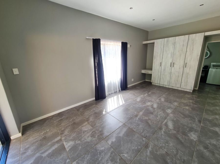 5 Bedroom Property for Sale in Noorsekloof Eastern Cape